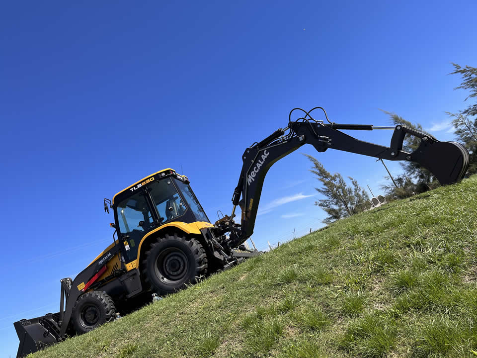 Mecalac TLB830 2