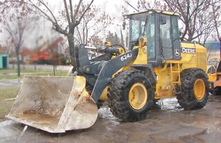 John Deere 624J