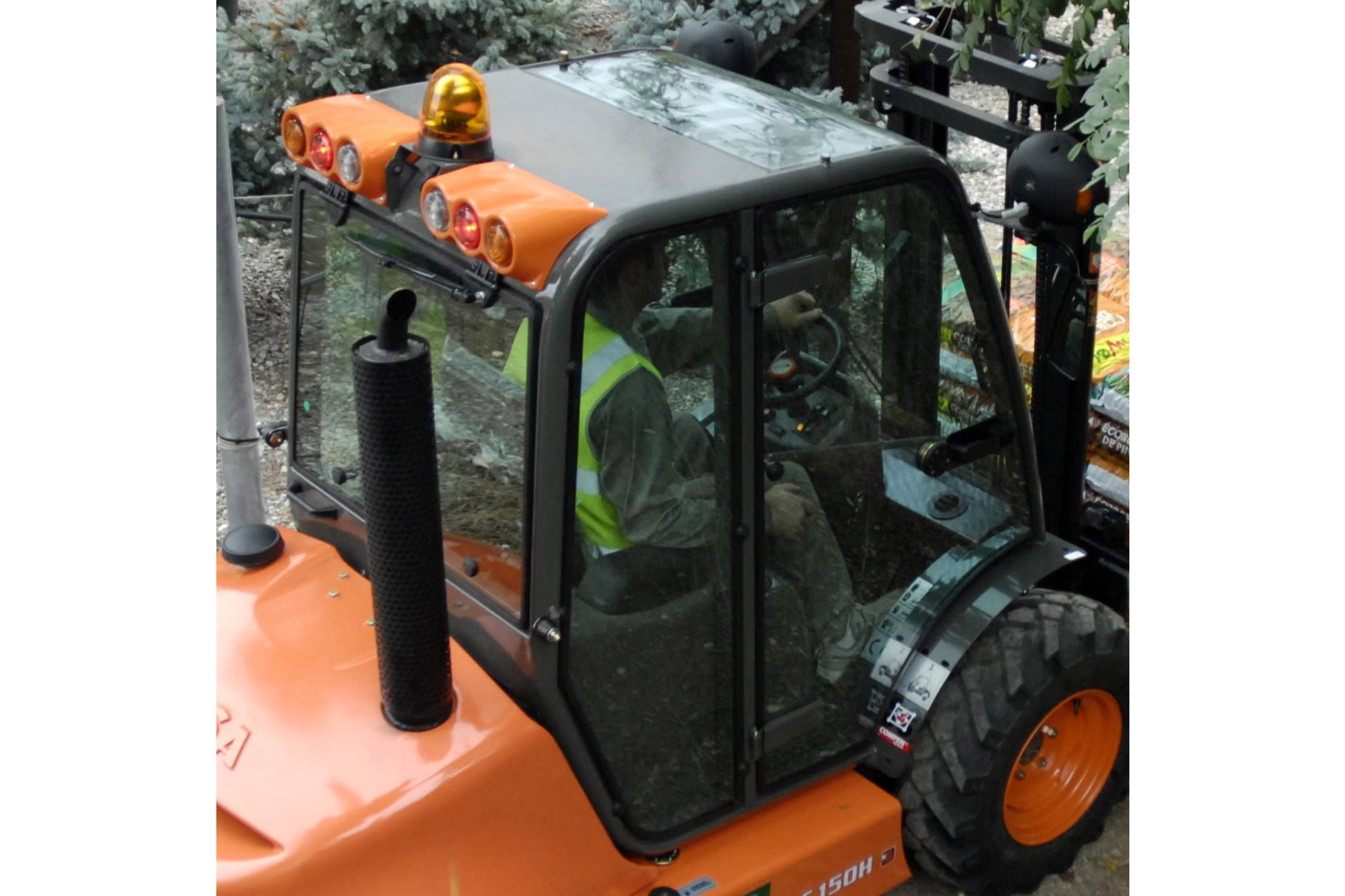 Ausa C150H 12