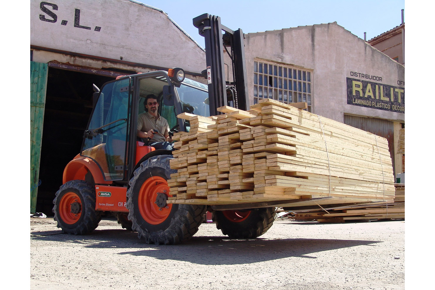 Ausa C200-250H 4