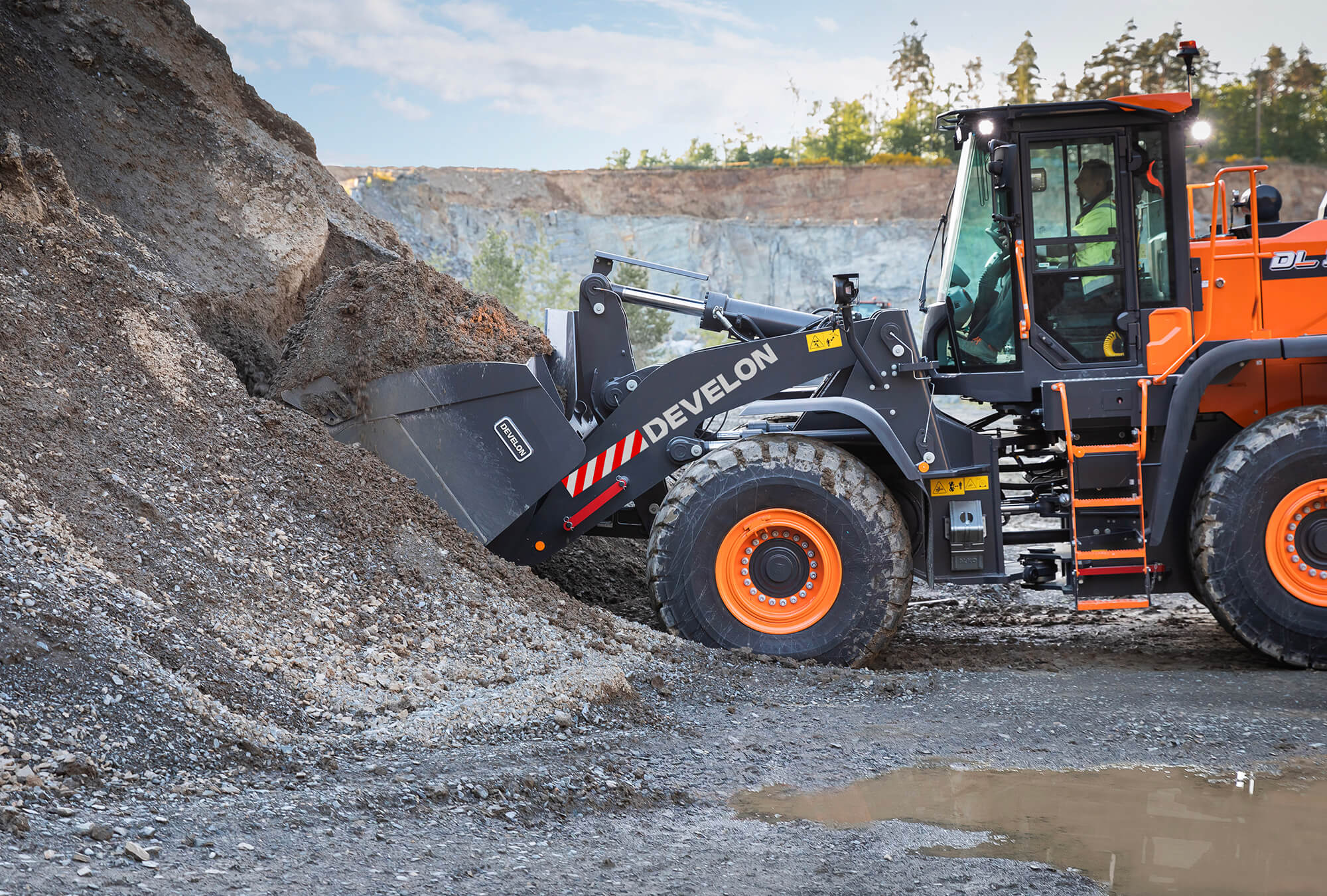 Develon DL320A-7M 2