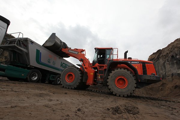 Doosan DL550 9