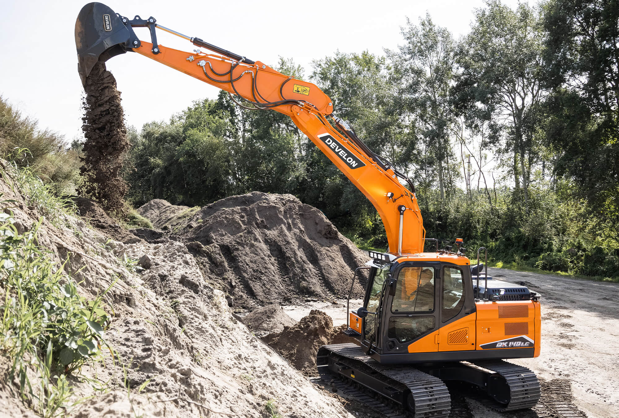 Develon DX140LC 4