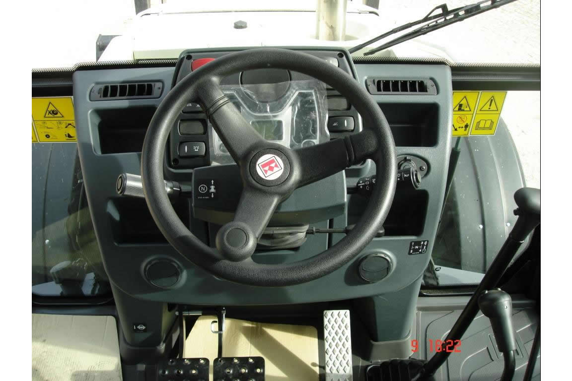 Terex TLB840R 9