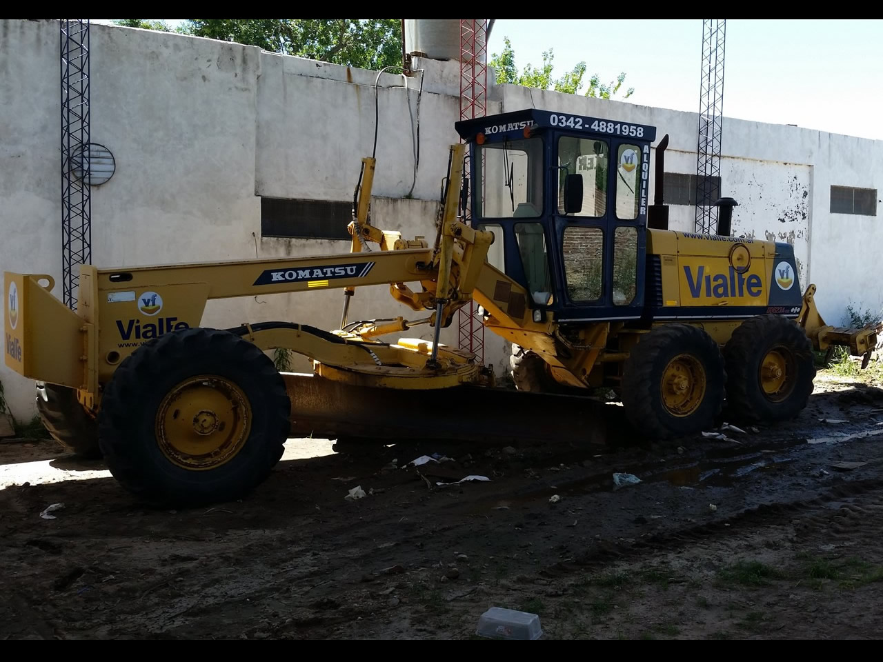 Komatsu GD623A 1