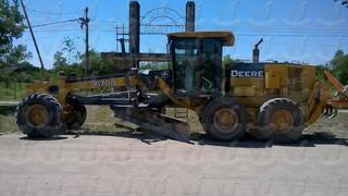 John Deere 670D