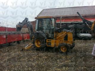 John Deere 310J